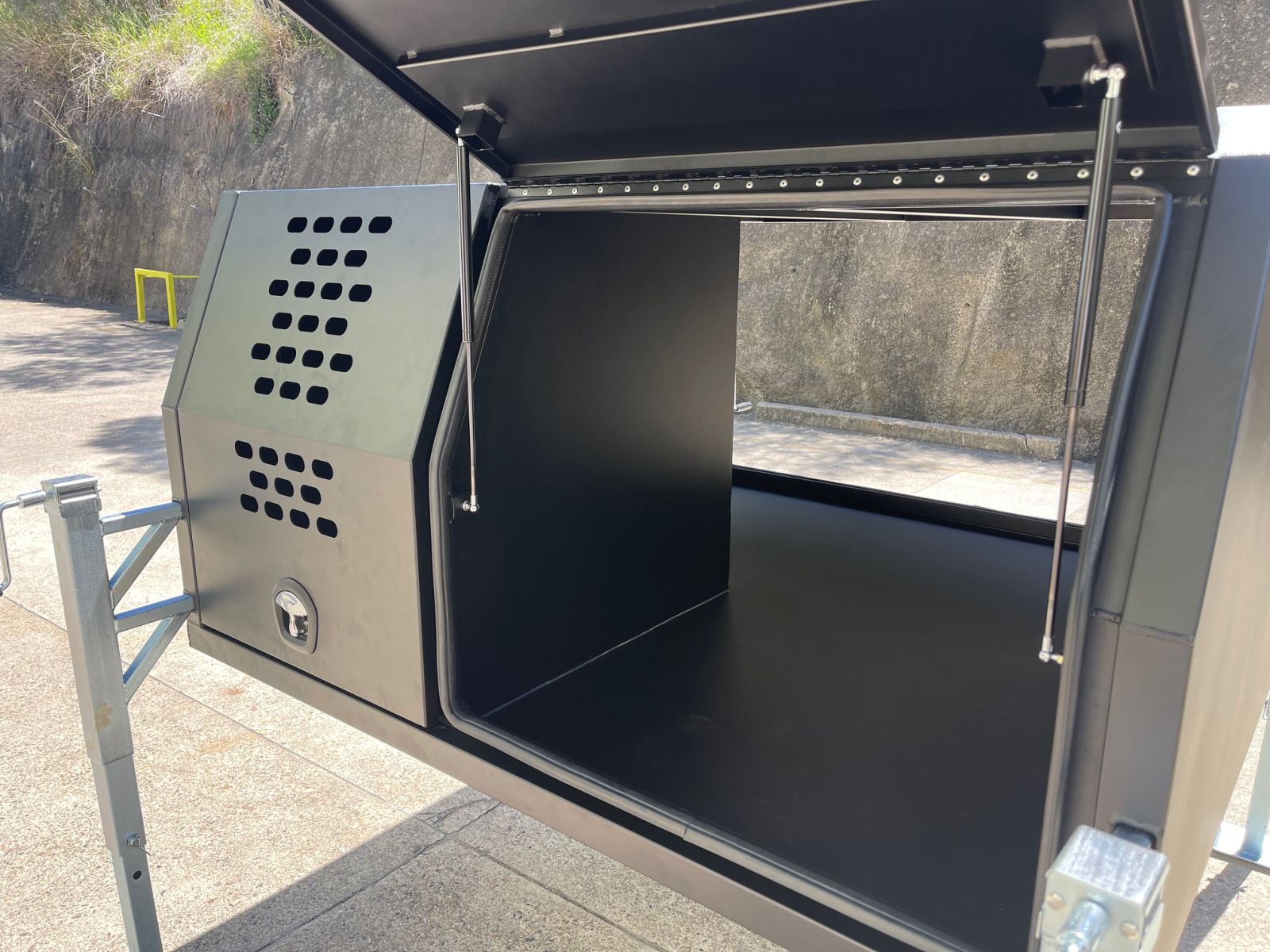 1800 long canopy with quarter dog box